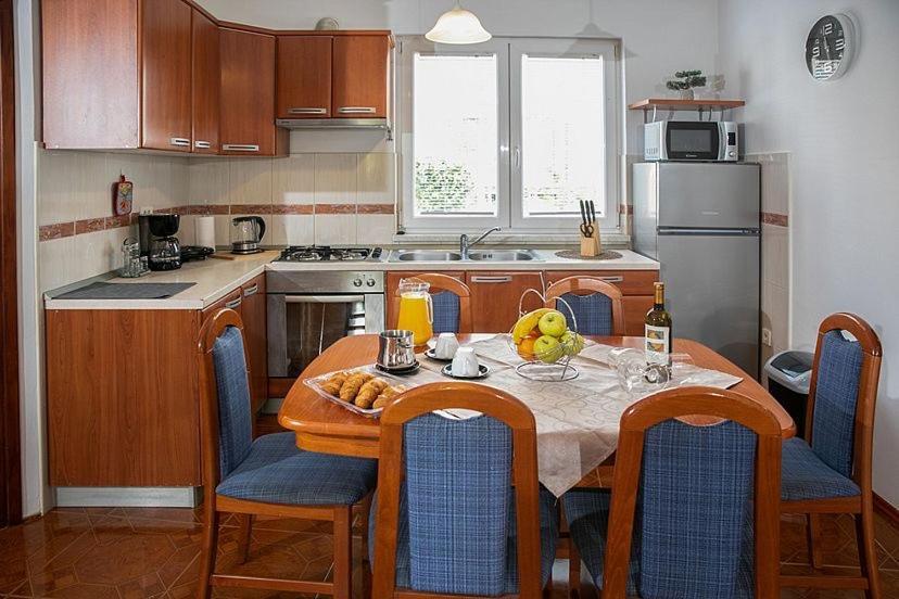 Apartment Orbanic ロヴィニ エクステリア 写真