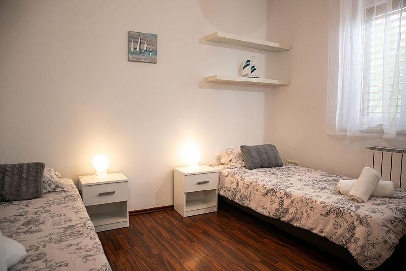 Apartment Orbanic ロヴィニ エクステリア 写真